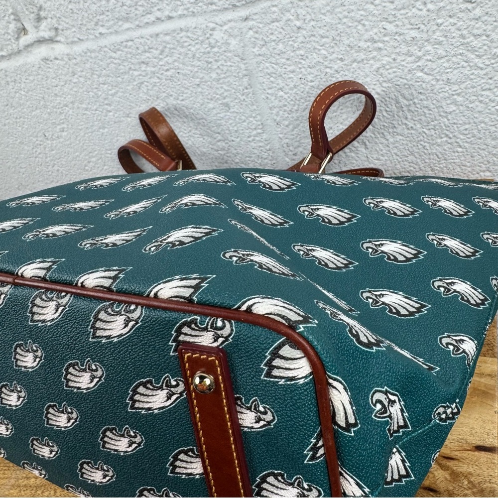 Dooney & Bourke NFL Philadelphia Eagles Large Zip Tote Bag Green Logo Print - Picture 8 of 13